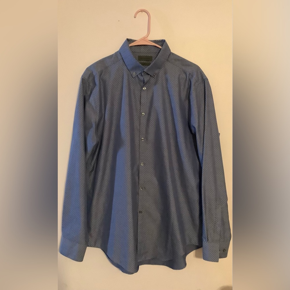 Calvin Klein Men’s dress shirt 34/35. 17 neck